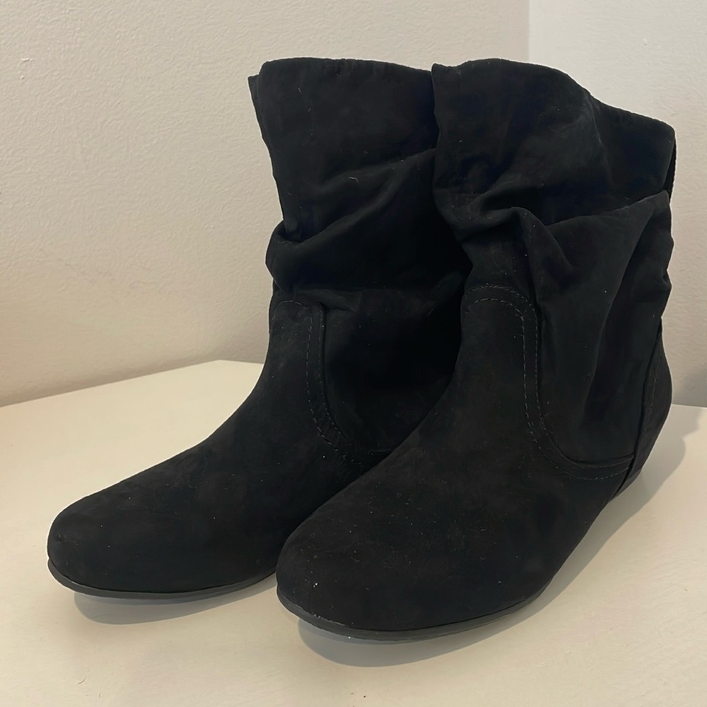 NEW! NEVER WORN! XAppeal Suede Carney Boot - Size 9M - Black